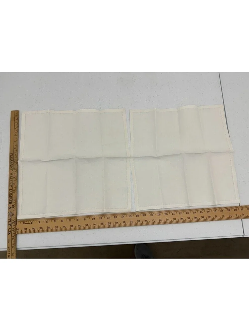 Vintage Cream White 4 Placemats 4 Napkins Linen? Cotton? Border